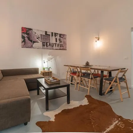 Rivoluzione9 Apartament *